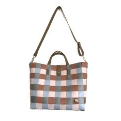 Taske af genbrugsplast med skulderrem fra Witzgall - ideel til indkb, skovtur, badetj m.m.