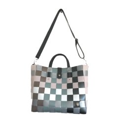 Taske af genbrugsplast med skulderrem fra Witzgall - ideel til indkb, skovtur, badetj m.m.