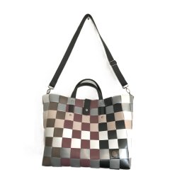 Taske af genbrugsplast med skulderrem fra Witzgall - ideel til indkb, skovtur, badetj m.m.